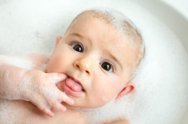 Detangling shampoo best sale for babies